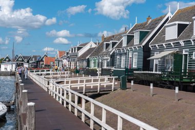 Marken Adası 'ndaki Havenbuurt' ta tarihi köy manzarası. Hollanda 'nın Kuzey Hollanda Eyaleti