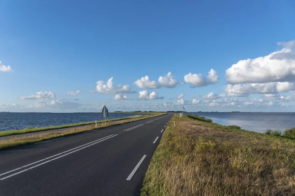 stock image View over the Zeedijk, access road to the island of Marken. Province of North Holland in the Netherlands