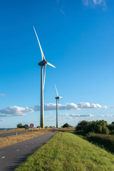 Větrná Turbína Zeedijku Uitdamu Provincie Severní Holandsko Nizozemsku — Stock fotografie