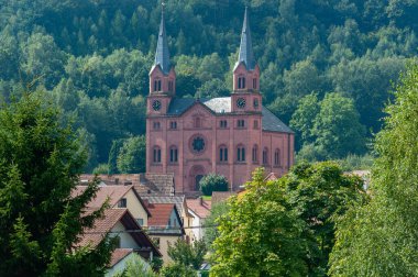 Wilgartswiesen 'deki Protestan Kilisesi' nin ön cephesi. Almanya 'da federal Rhineland-Palatinate eyaletinde Palatinate Bölgesi