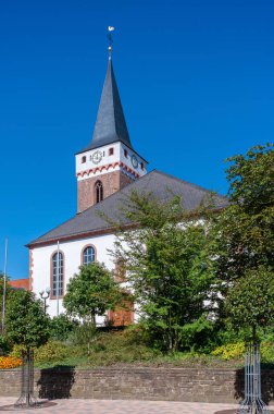 Schaidt 'teki St. Leo Katolik Kilisesi. Almanya 'da federal Rhineland-Palatinate eyaletinde Palatinate Bölgesi