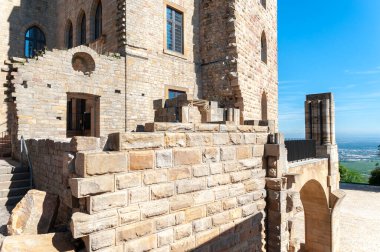 Hambach Kalesi 'nin avlusunda, Hambach yakınlarında. Almanya 'da Rhineland-Palatinate Bölgesi