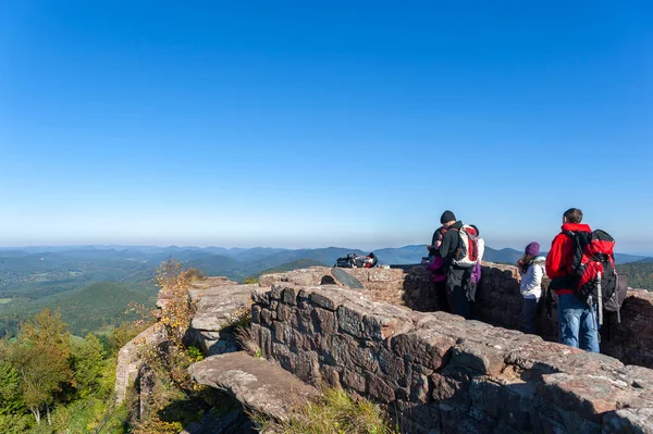 stock image Nothweiler, Germany - October 15, 2021: Tourists at viewing plateau of Wegelburg castle, in background landscape of Palatinate Forest. Region Palatinate in state of Rhineland-Palatinate