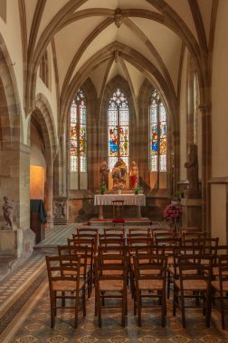 Bugün Niederhaslach 'taki Saint Johannes Baptista kilisesindeki kolej kilisesi. Fransa 'nın Alsace bölgesindeki Bas-Rhin departmanı