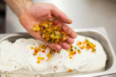 Bir kutu cassata dondurması.