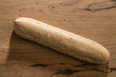 Ahşap masadaki Savoyard.