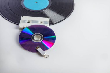 Kaset, CD ve USB çubuklu plak kaydı