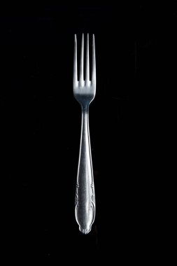 siyah zemin gümüş çatal 