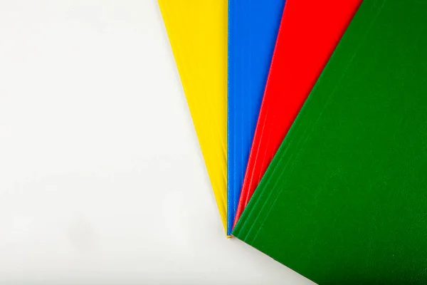 Beyaz Arkaplanda Renkli Kağıtları Ayarla — Stok fotoğraf