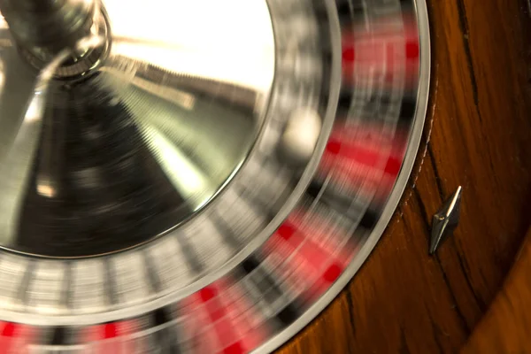 Detail Van Geïsoleerde Houten Roulette Met Bal Beweging — Stockfoto