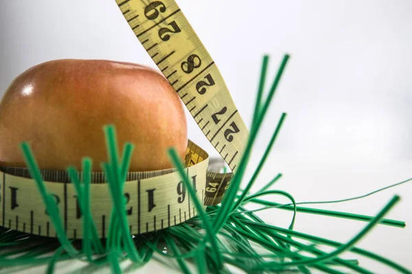 Apple Measuring Tape Middle Fake Grass White Background — Stock Photo, Image