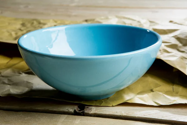 Keramikbecher Mit Türkisfarbener Farbe Auf Einem Holztisch — Stockfoto