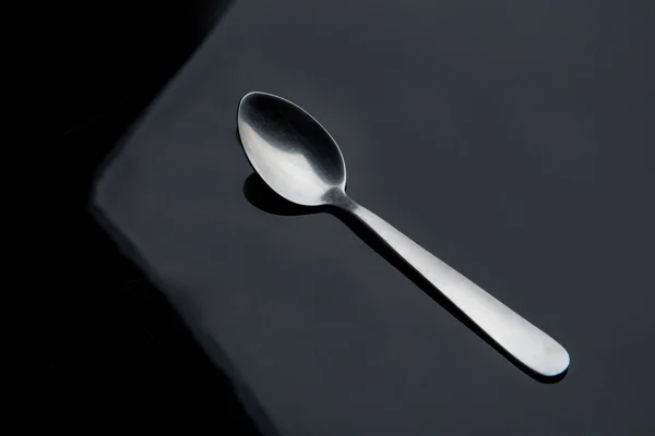 Cucchiaio Argento Sfondo Nero — Foto Stock