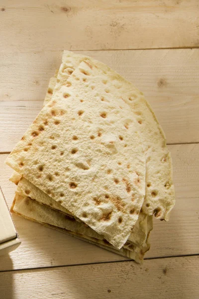 Хліб Карасау Дерев Яному Столі — стокове фото
