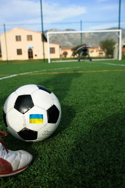 Soccer Ball Flag Colors Ukraine While Taking Penalty — Stock Photo, Image