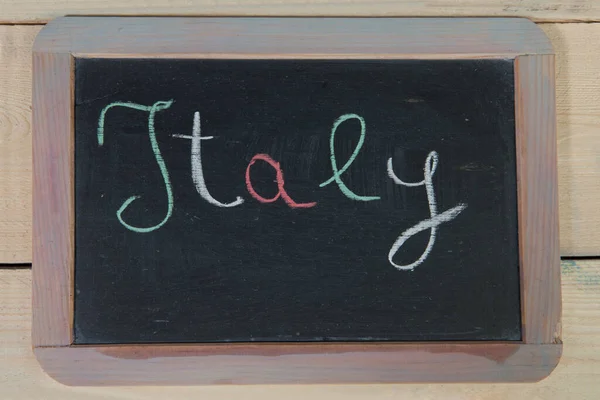 用粉笔写在黑板上的意大利语 — 图库照片