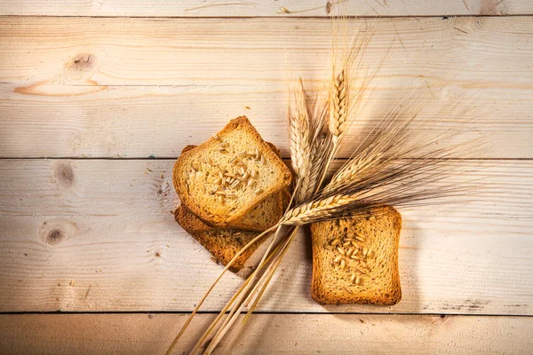 Bröd Och Spikelets Gamla Trä Bakgrund — Stockfoto