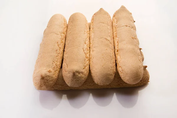 白色背景的自制甜面包 — 图库照片