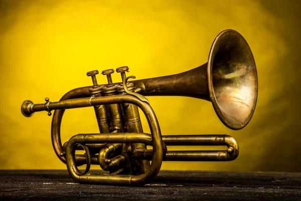 Trumpet Old Wooden Table Golden Background — Stock Photo, Image