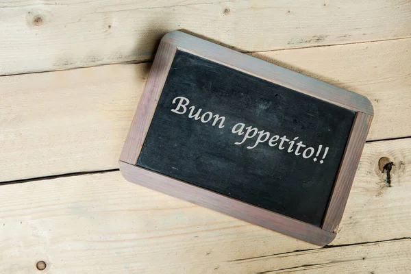Blackboard Написом Bon Appetit — стокове фото