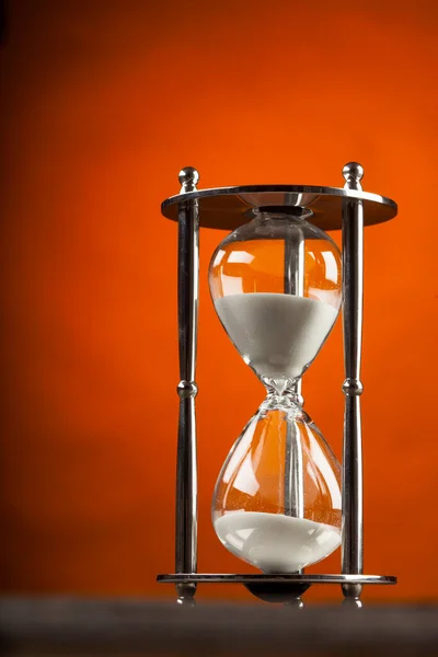 Песочные Часы Оранжевом Фоне — стоковое фото