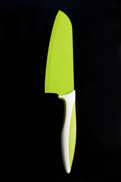 Cuchillo Cocina Plástico Verde Con Mango Negro Sobre Fondo Negro —  Fotos de Stock