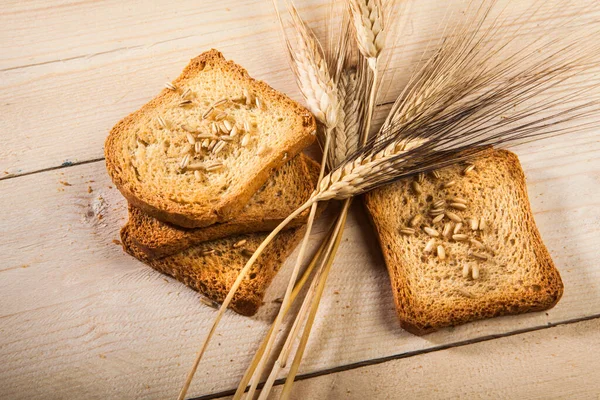 Hembakat Nybakat Bröd Och Veteöron — Stockfoto