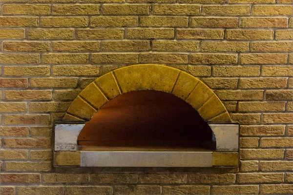 Four Pizza Avec Mur Briques Jaunes — Photo