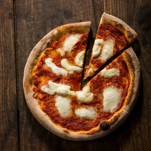 Pizza Fromage Sauce Tomate Sur Table Bois — Photo