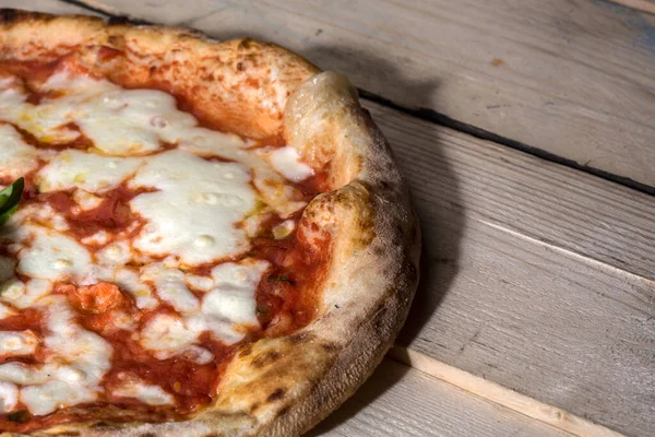 Pizza Con Mozzarella Salsa Tomate —  Fotos de Stock