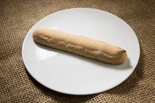 Белая Тарелка Домашнего Хлеба — стоковое фото