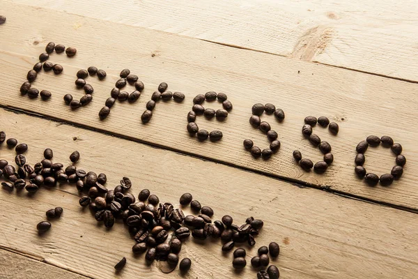 Geschrieben Espresso Auf Holzbrettern Mit Kaffeebohnen — Stockfoto