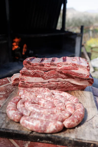 グリルで肉を焼く クローズアップ — ストック写真