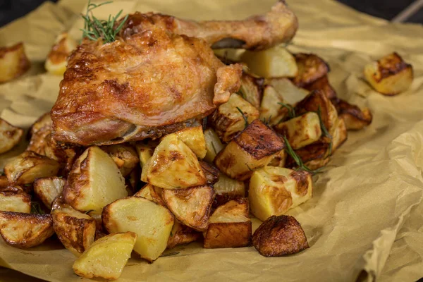 Foto de Fígado Frito Frango Batata Dourar Com Alho e mais fotos de stock de  Almoço - Almoço, Assado, Batata Assada - Batatas Prontas - iStock