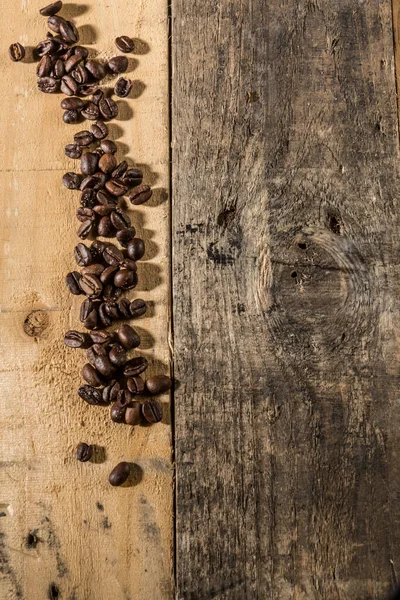 Losse Koffiebonen Een Houten Tafel — Stockfoto