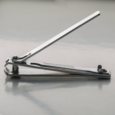 Metalik ya da gümüş tırnak makasını kapat