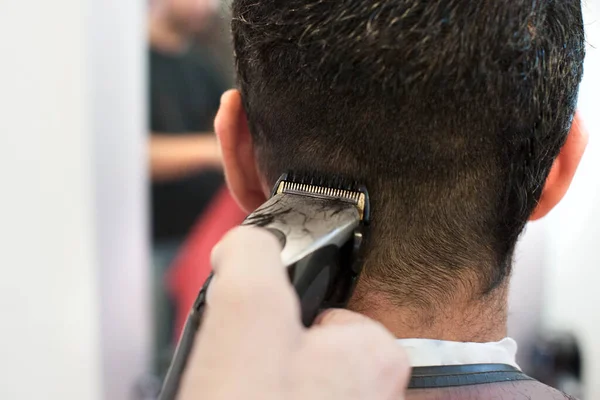 Hairdresser Cutting Man Hair — Stock Photo, Image
