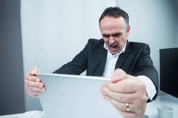 Wütender Mann Bei Der Arbeit — Stockfoto