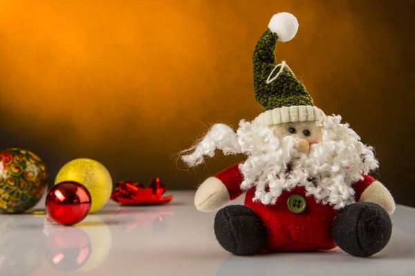 Jul Dekoration Med Jultomten Och Bollar Svart Bakgrund Julkoncept — Stockfoto