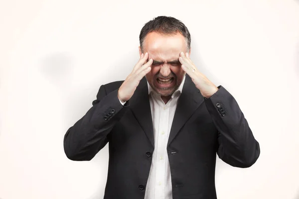 Adamı Baş Ağrısı Stres Endişe Migrenden Muzdarip Beyaz Üzerine Izole — Stok fotoğraf