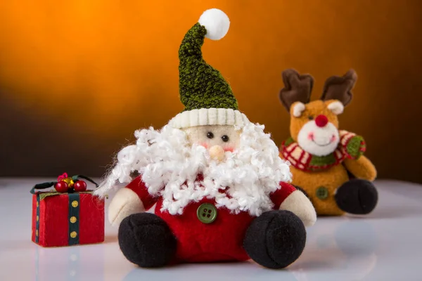 Santa Claus Ciervos Superficie Reflectante Fondo Decoración Navidad Color Mostaza — Foto de Stock