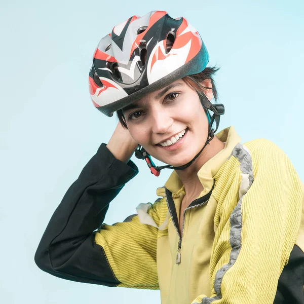 Mulher Ciclista Com Capacete Técnico Camisa Amarela Sorrindo Feliz Isolado — Fotografia de Stock