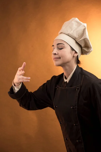 Cozinheiro Sorridente Com Chapéu Chef Segura Garfo Faca Mão Isolado — Fotografia de Stock