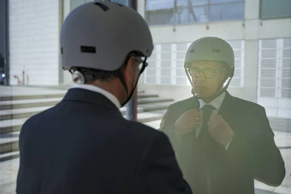 Man Jacket Tie Reflected Glass Window Adjusts His Bike Helmet — Stock Photo, Image