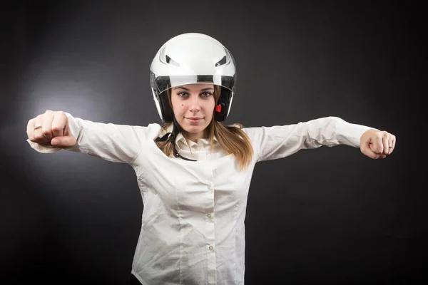 Menina Loira Com Capacete Motocicleta Finge Acelerar Uma Motocicleta Isolada — Fotografia de Stock