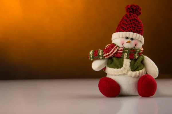 Santa Claus Reflekterande Yta Jul Dekoration Bakgrund Och Senap Färg — Stockfoto