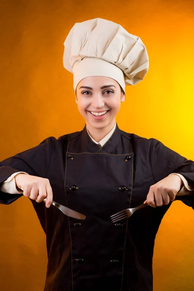 Cuisinier Souriant Avec Chapeau Chef Tient Une Fourchette Couteau Main — Photo