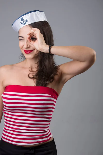 Piękna Biała Dziewczyna Czerwone Białe Paski Koszuli Ubrana Jak Marynarz — Zdjęcie stockowe