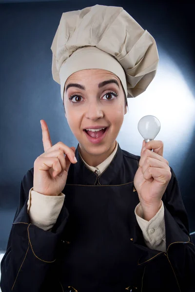 Chef Femme Uniforme Chef Tient Une Ampoule Dans Main Pour — Photo