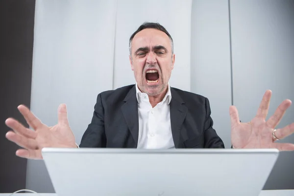 Ofiste Bağıran Adamı — Stok fotoğraf